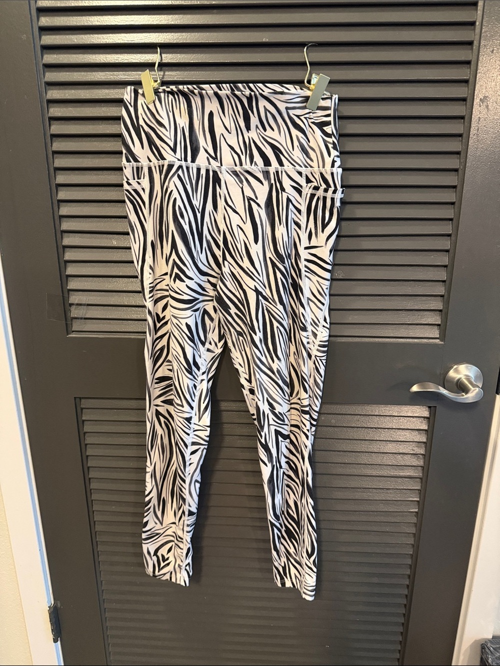 High-Waist Zebra Print Leggings - Black & White